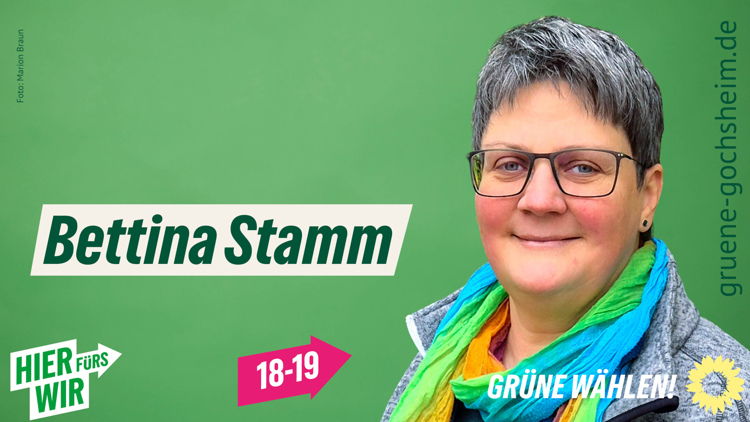 Bettina Stamm, freigestellt vor grünem Hintergrund, mit Aufforderung "Grüne wählen"